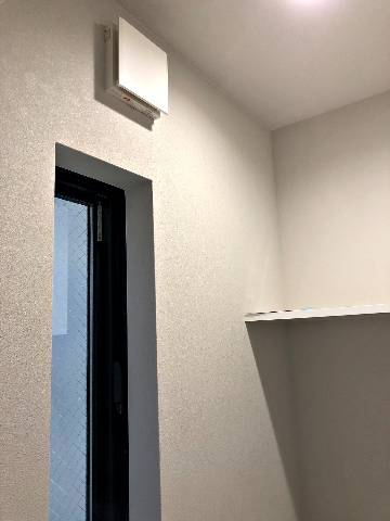 　トイレは窓と換気扇付き