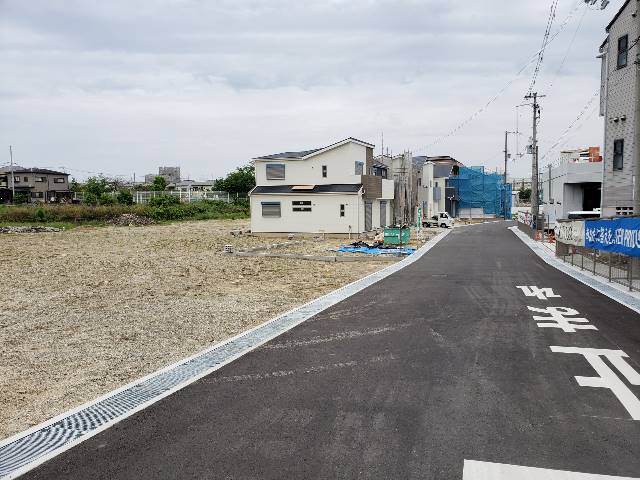 エムズコート萩原天神（堺市美原区北余部）全６５区画新築一戸建て　前面道路6.7ｍと広々