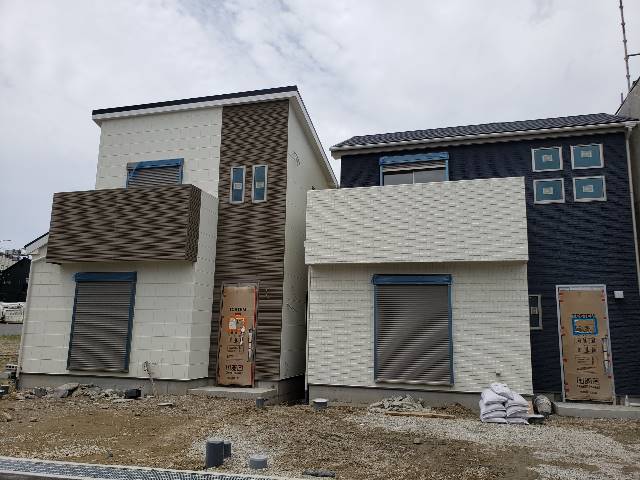 　続々と建築中です
