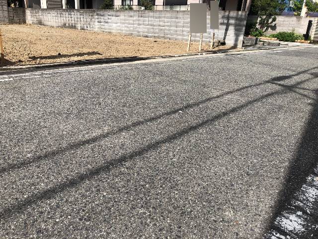 　現地写真　前面道路も広々です