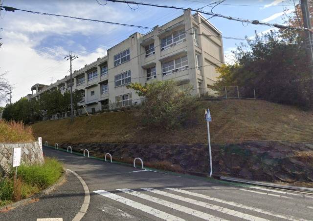 　桃山台小学校へ徒歩約７分