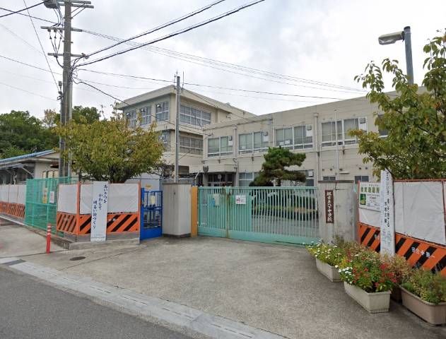 　八下中学校へ徒歩約32分