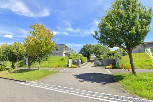 　新檜尾台小学校へ徒歩約４分