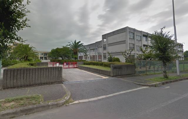 　赤坂台中学校へ徒歩約５分