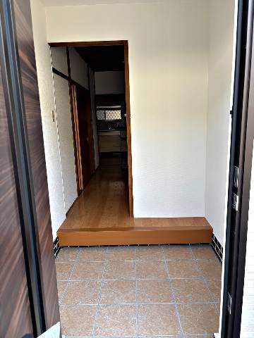 　玄関土間・廊下床張替え済み