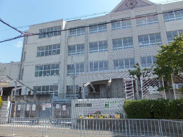 　上野芝小学校へ徒歩約４分