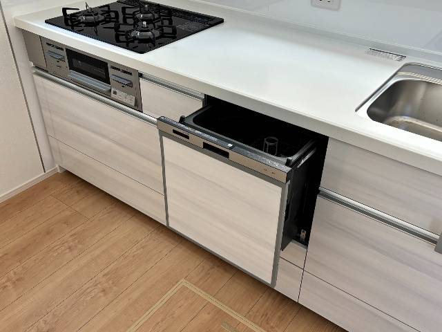 エムズコート泉ヶ丘（堺市南区三原台１丁）全３区画★自由設計対応可★不動産　●食器洗い乾燥機が標準！手洗いでは難しい６０～８０℃の高温で洗いやすすぎをするので、除菌効果があります