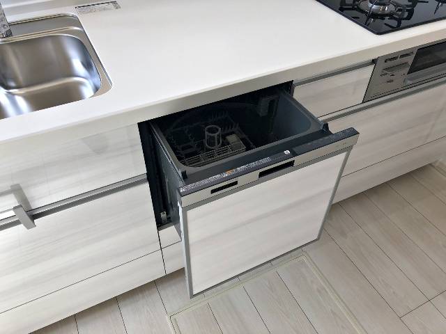 エムズコート金剛（大阪狭山市茱萸木６丁）全２９区画★新築一戸建て　●食器洗い乾燥機が標準！手洗いでは難しい６０～８０℃の高温で洗いやすすぎをするので、除菌効果があります