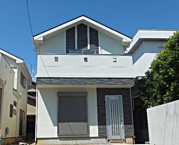 　●施工例！耐震等級３（一番上の等級）の設計！外壁は厚さ３７ｍｍのＡＬＣ（軽量気泡コンクリート）パネルを施工！