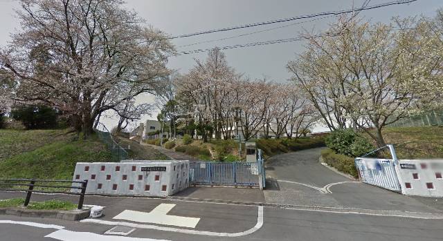 　庭代台小学校へ徒歩約8分