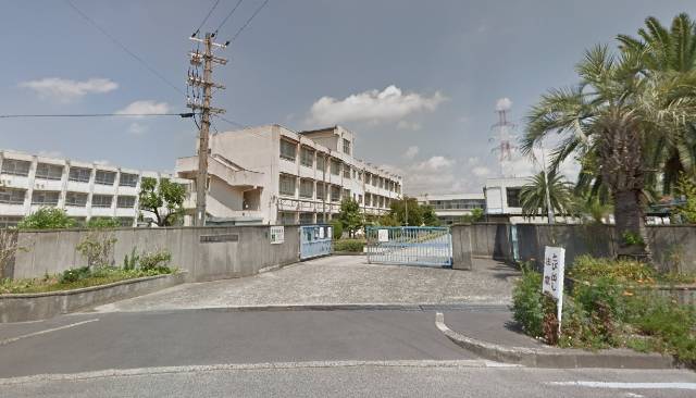 　庭代台中学校へ徒歩約10分