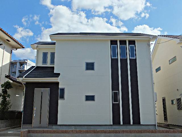 　外観施工例！耐震等級３（一番上の等級）の設計！外壁は厚さ３７ｍｍのＡＬＣ（軽量気泡コンクリート）パネルを施工！