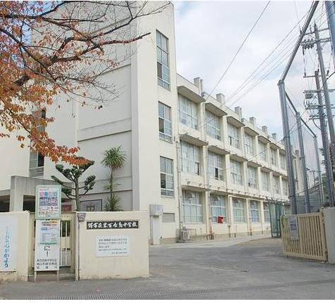 　東百舌鳥中学校へ徒歩約18分